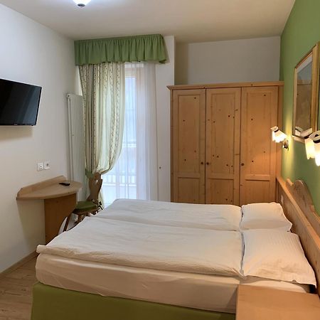Appartamenti Sissi Commezzadura Luaran gambar