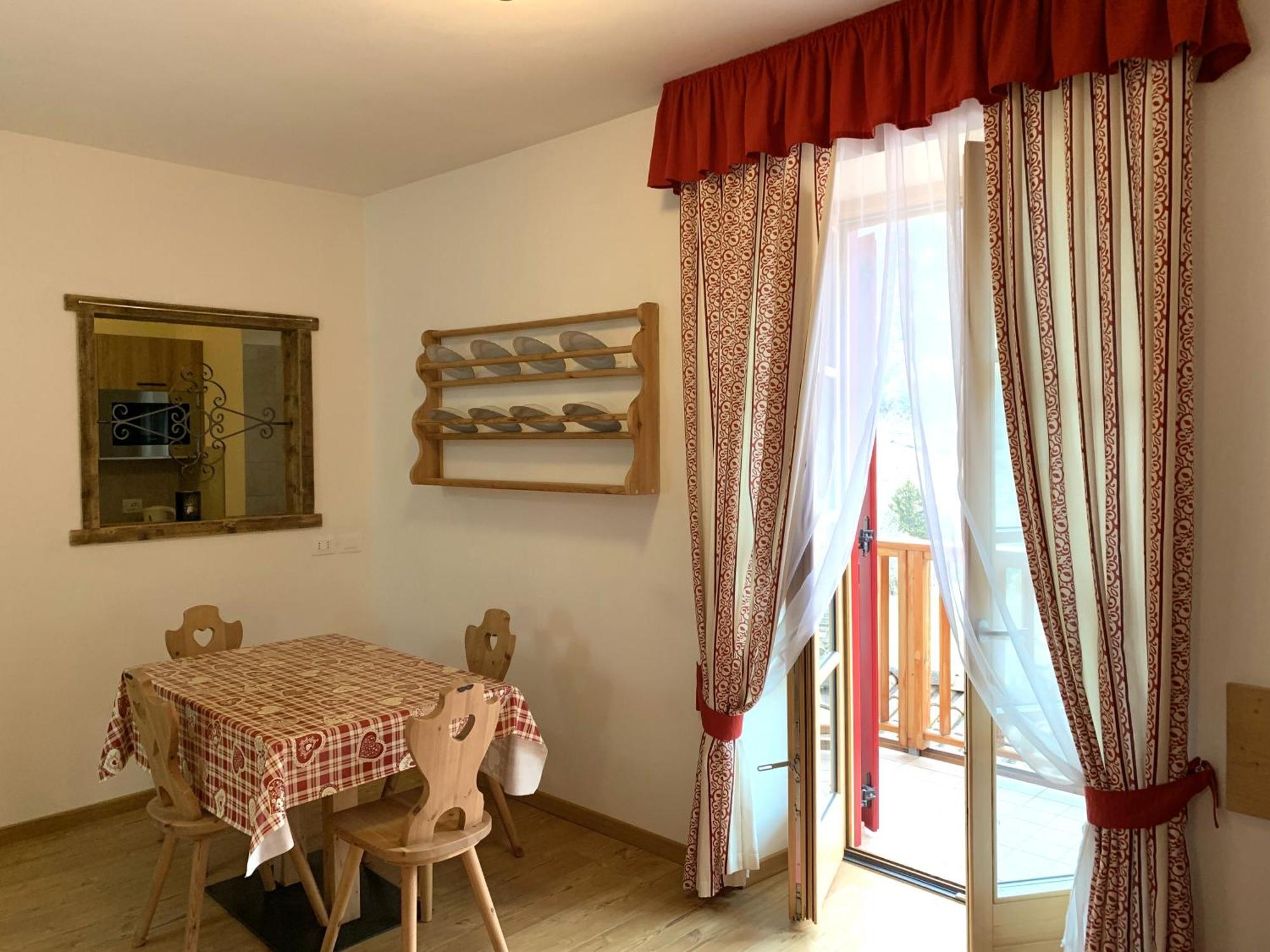 Appartamenti Sissi Commezzadura Luaran gambar